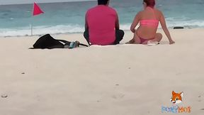 mostrando el culo en tanga por la playa y calentando a hombres, solo dos se animaron a tocarme