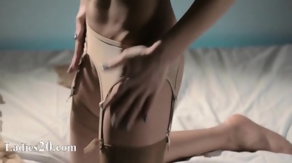 Luxury Babe In Nylon Jerkingoff Off Strapon