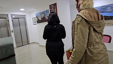 Dos Chicas Latinas Hacen un Trio Con el Repartidor en Buenos Aires Argentina