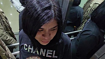 Dos Chicas Latinas Hacen un Trio Con el Repartidor en Buenos Aires Argentina