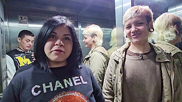 Dos Chicas Latinas Hacen un Trio Con el Repartidor en Buenos Aires Argentina