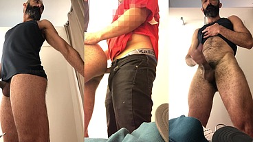 Dando o rabão peludo no provador de uma loja de shopping