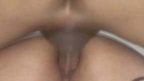 Chateando con mi marido mientras su amigo me folla el co�o y se corre dentro  QUE RICO ME coge