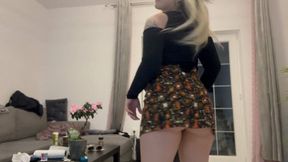 Hot blonde latina twerking and farting in skirt close-up'