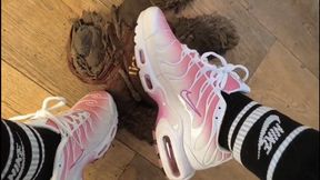 shopping with Nike Tn