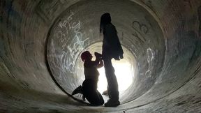 tunnel blowjob