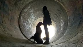 tunnel blowjob