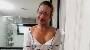 FRANKS TGIRLWORLD - Milk Wants To Share Her Bath Time Play