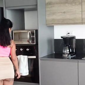 Stepmom with big tits was fucked while she was stuck in the washer