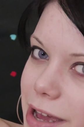 Close up masturbation with brunette chick