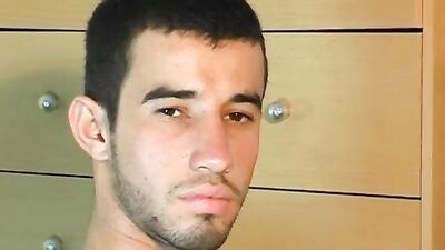 Fabio's dick massage ! (straight guy seduced for gay porn)