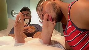 Scruffywonder Gets Worshipped