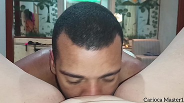 Amiga da família veio tirar férias e me levou para o motel