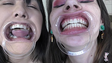 Ziva Fey - Extreme Hollering Hooting Silly Faces with Ondrea Lee