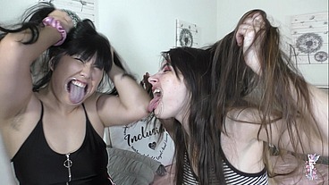 Ziva Fey - Extreme Hollering Hooting Silly Faces with Ondrea Lee