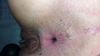 Soquei forte no cu dela e a vadia j&aacute_ tava gozando igual uma louca