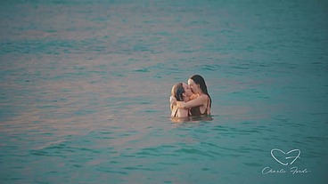 It's Olive Gee & Charlie Forde Falling In Love At The Beach!l