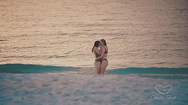 It's Olive Gee & Charlie Forde Falling In Love At The Beach!l