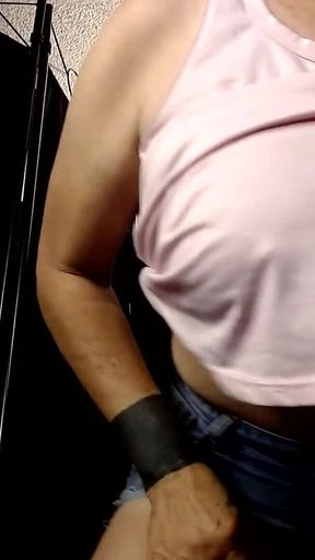 Bouncing Pec Control Tit Bouncing
