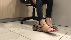 SPRAINED ANKLE AT THE OFFICE - MP4 HD