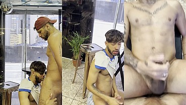 Sexo entre dotados em plena luz do dia