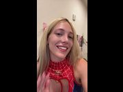 SPIDERGIRL'S FIRST SQUIRT! 🚨 Blonde Cosplay Babe Kennedy Monroe Shoots Like She's Got Web Powers!! 💦💦