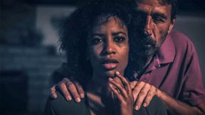 ”Ebony MILF model seduces photographer & squirts on his huge dick”