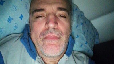 Monday morning as soon as I wake up I masturbate my penis with a great desire to please.