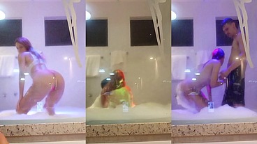 Cheia de tesão fui fuder com o dotado na hidro no motel pt 1