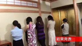 10 Middle-Aged and Older Men and Women Gathered to Find a Partner in Old Age