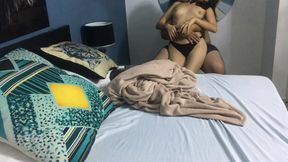 I fuck my girlfriend on all fours until I fill her pussy.