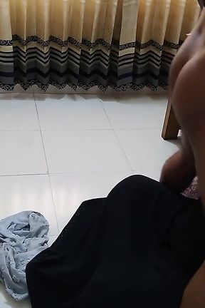 Fuck Indian Maid on Bed While Cleaning Owner's House - Aysha