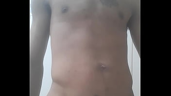 Me masturbando no banheiro