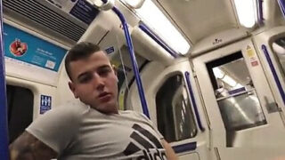 Avsugning, handjob, muskel – offentligt klipp med gaypor som blir analt knullade