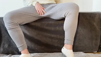 Twink moans loudly during hands-free prostate massage and big cumshot
