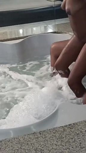 I Got a Whirlpool with the Hottie