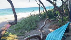 Colombian couple gets fingering in public at beach