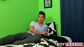 Twink Andy Taylor inserts dildo and wanks off until cumming