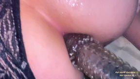 Real Couple Sticking Dildo in Until They Pee with Lust