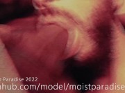 Papi barbudo blanco chupa una polla grande y gruesa de 20cm para deslecharlo