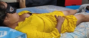 Breaking the tight pussy of an 18-year-old girl from Tamil India from x video