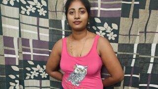 Uma gostosa de 18 anos tem a bunda arrombada com força