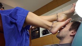 Cat Woman Olena - Enjoy Footrest - Barefoot - UHD 3840x2160 - 4K