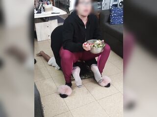 Eating whilst u're crushed below my booty