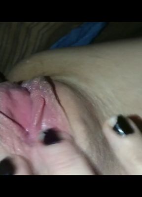 Fat pussy masturbating