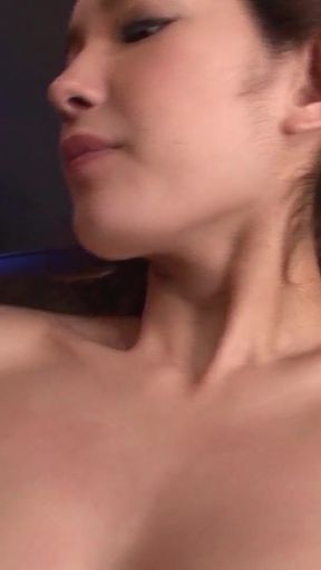 SKINNY BABE ENJOYS A CLIT STIMULATION BEFORE RIDING   Clip 1