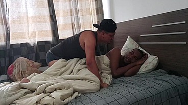 Ativo Africano dando ao brasileiro que ficou muito feliz em socar seu grosso pau dentro do cuzinho