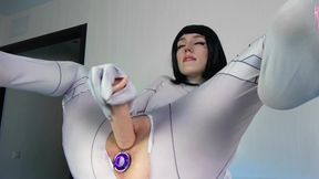 Cosplaying Motoko Kusanagi and fucking herself with a fat dildo