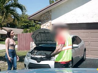 Roadside XXX - Slay Kay Fucks To Get Her Car Fixed