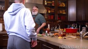 Bear Cliff Boyd plunges his daddy dick on petite Jesse Stone